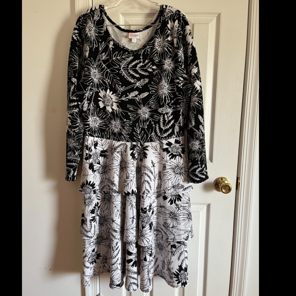 LuLaRoe Black and White Long Sleeve Dress (Georgia)
